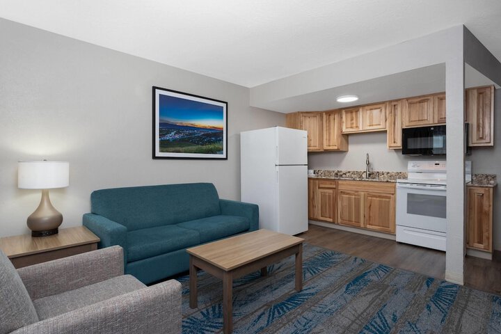 Days Inn and Suites by Wyndham Downtown Missoula-University