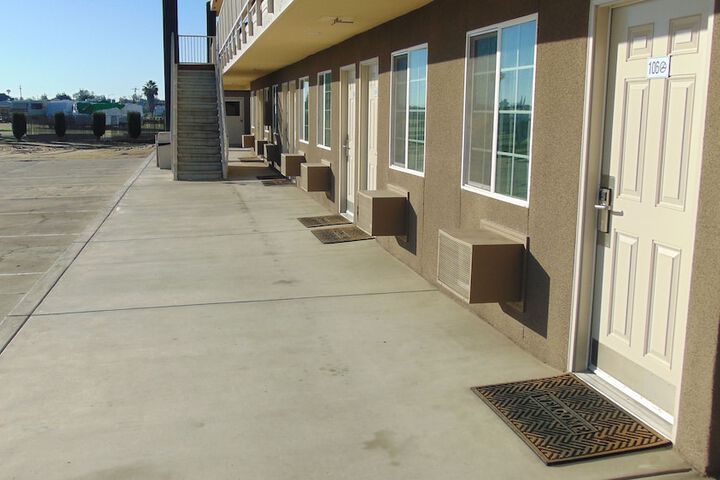 Corcoran Country Inn