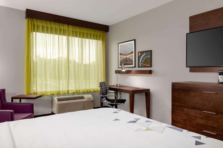 Room 35 of 83