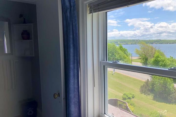 Room 93 of 135
