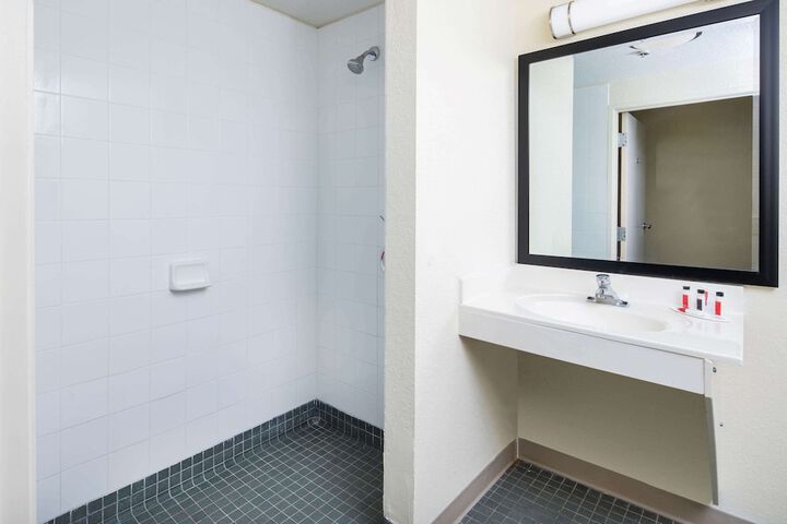 Room 5 of 19