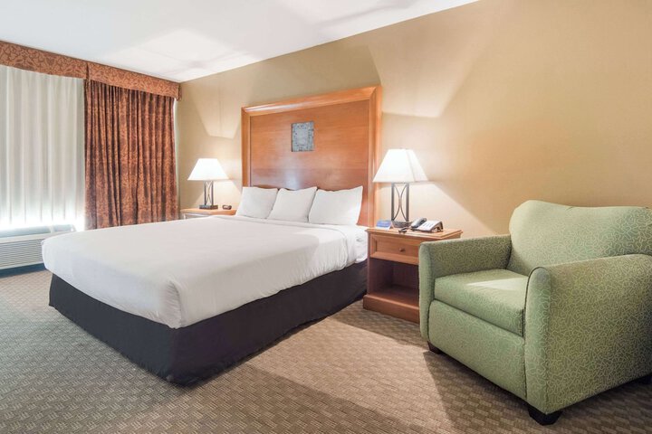 Room 27 of 46