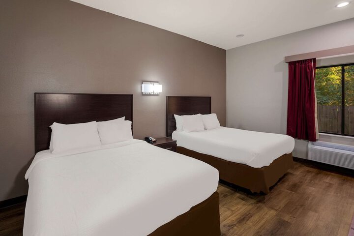 Room 12 of 28