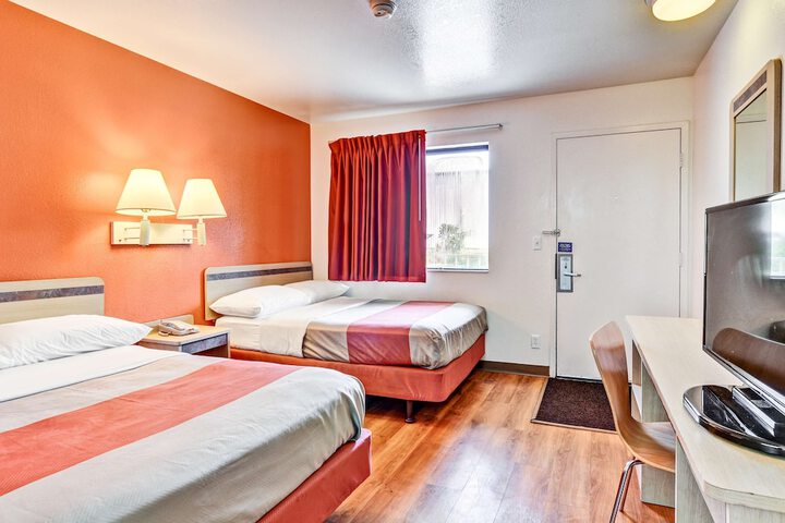 Room 27 of 33