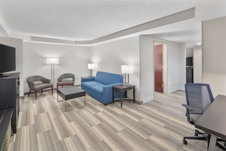 Holiday Inn Express & Suites Greenville-I-85 & Woodruff Rd by IHG