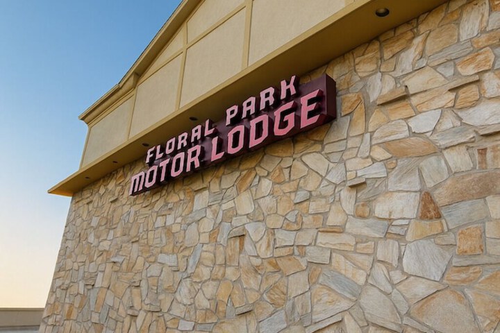 The Floral Park Motor Lodge