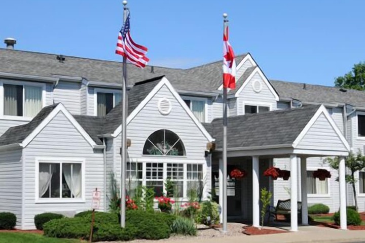 CenterWay Hotel Buffalo North Near University
