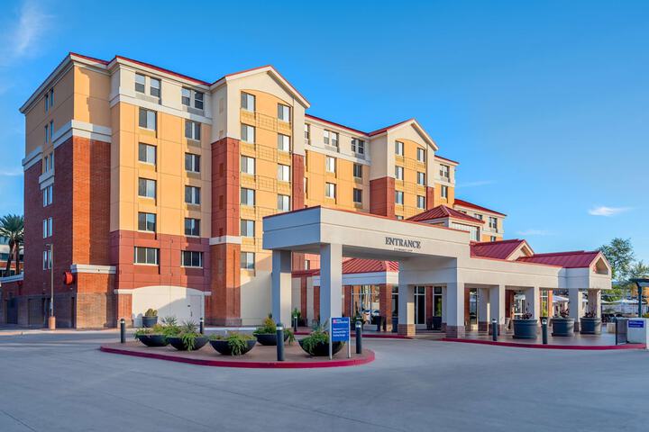Hotel 5 of 77