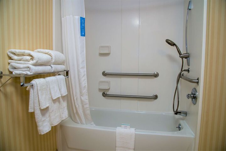 Room 17 of 37