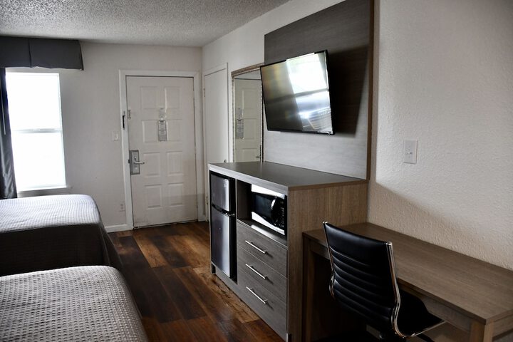 Room 13 of 36