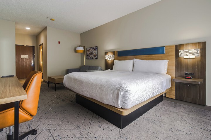 Room 56 of 80