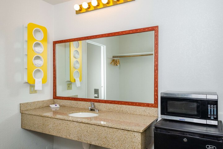 Motel 6 Oakdale CA