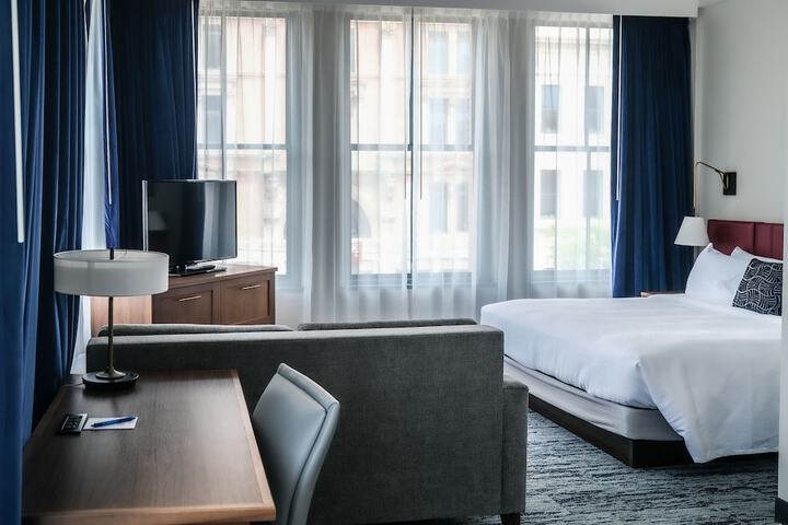 BLU-Tique Akron, a Tribute Portfolio Hotel