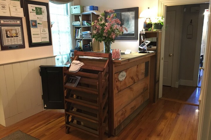 PineCrest Inn