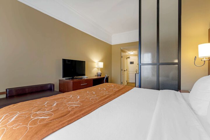 Room 8 of 33