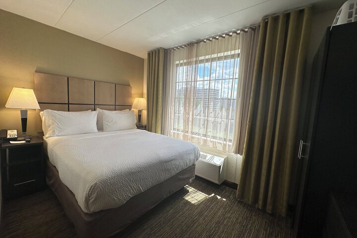 Room 17 of 33