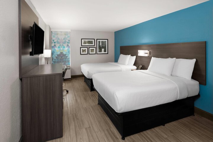 La Quinta Inn & Suites by Wyndham Houston Stafford Sugarland