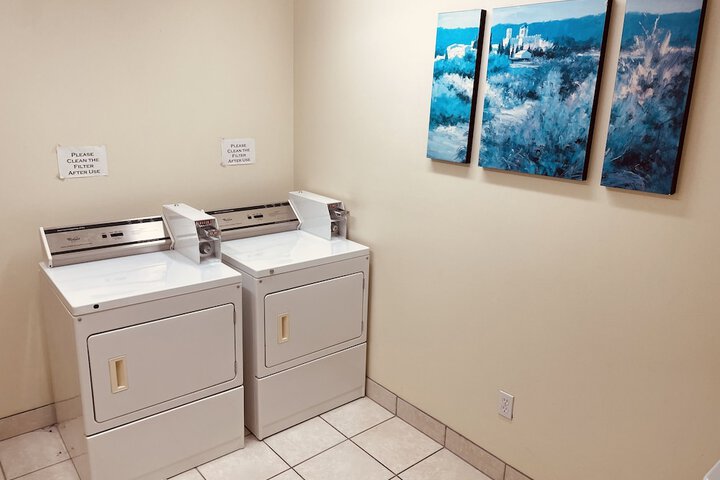 Aurora Park Inn & Suites
