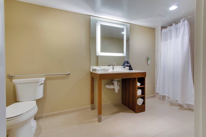 Room 25 of 42