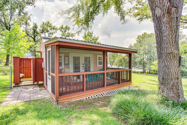 Lake Holbrook Waterfront Vacation Rental w / Dock!