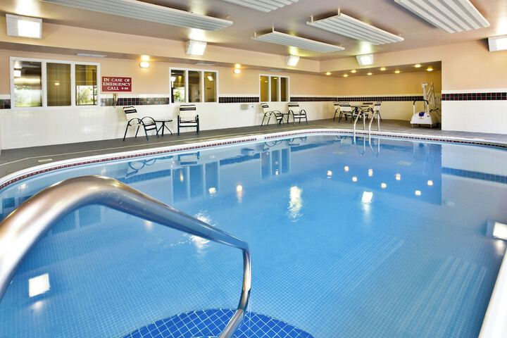 Country Inn & Suites by Radisson Marion, OH