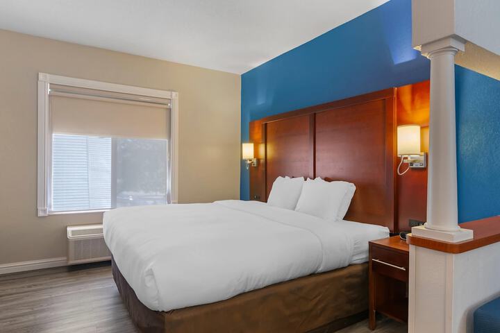 Comfort Suites St. Charles - St Louis