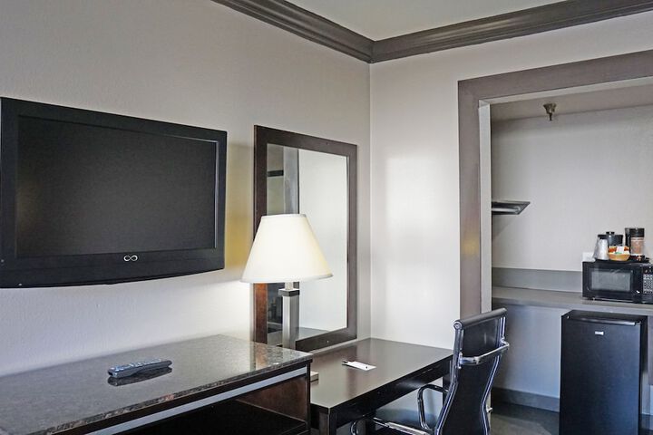 Room 11 of 26