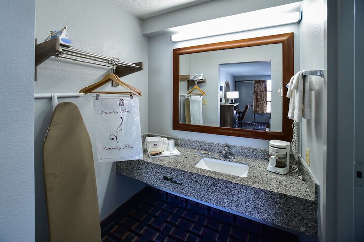 Room 20 of 28
