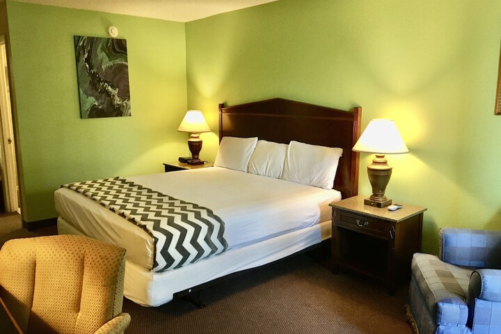 RIVER ROCK INN