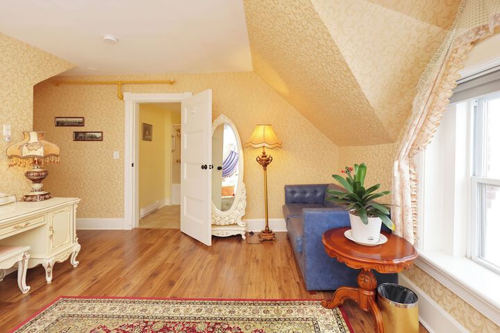 Room 154 of 252