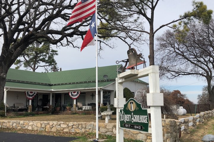 The Old Liberty Schoolhouse B & B