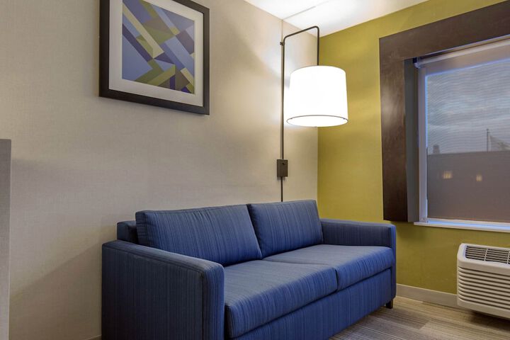 Room 30 of 59