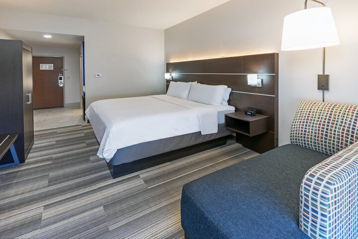 Room 15 of 38