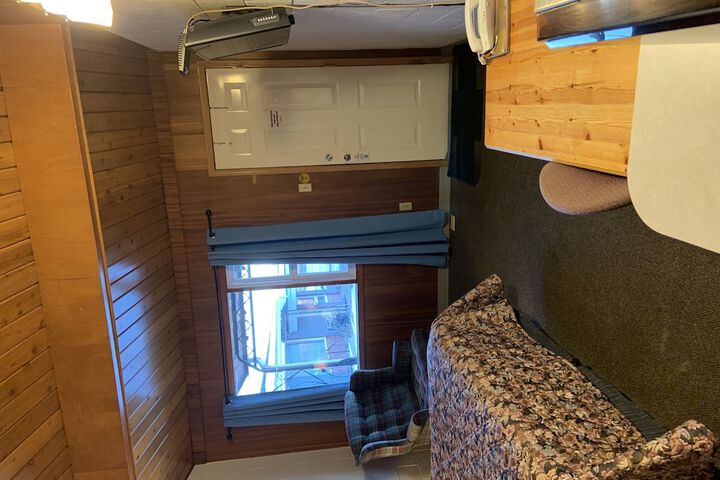 Room 28 of 34
