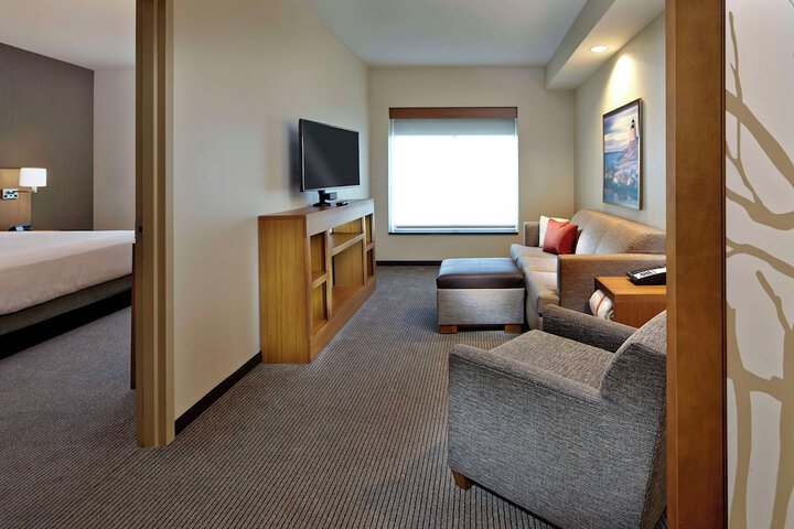 Hyatt Place Warwick / Providence Airport