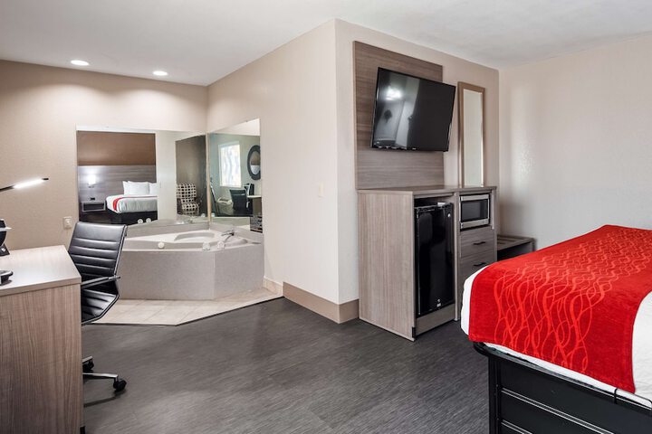 Room 16 of 33