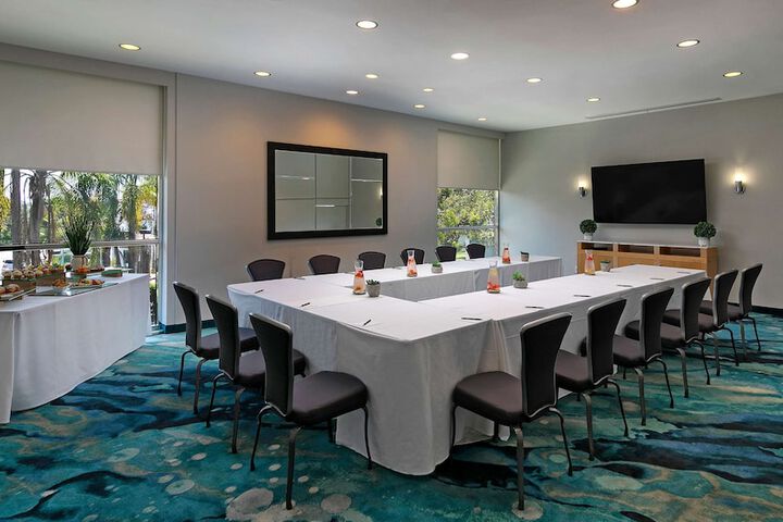 Belamar Hotel Manhattan Beach Tapestry Collection by Hilton