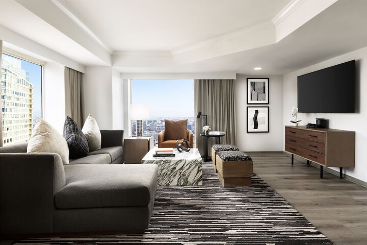Room 32 of 74
