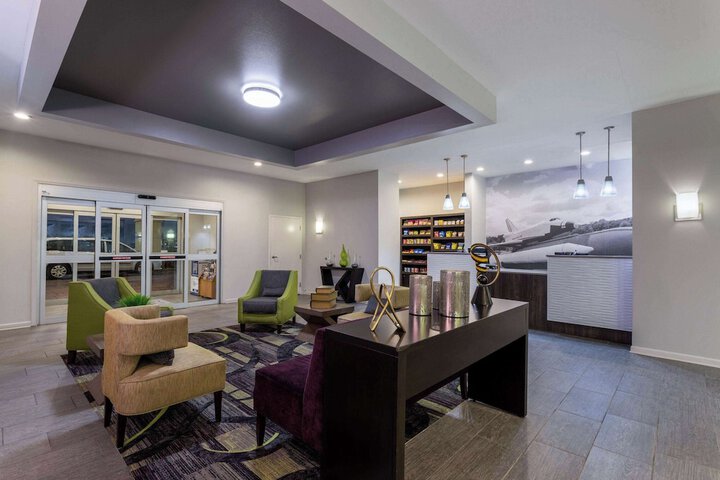 La Quinta Inn & Suites by Wyndham Huntsville Airport Madison
