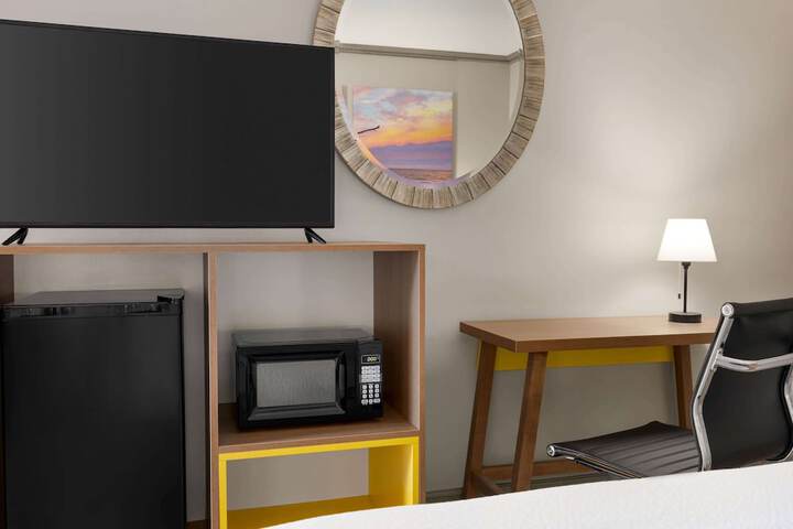 Room 15 of 36