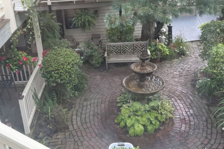 Crowne Pointe Historic Inn & Spa - Adults Only