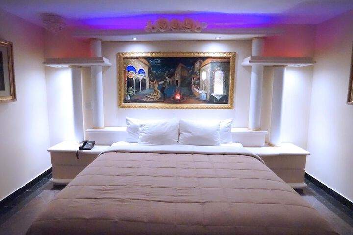 Room 24 of 61