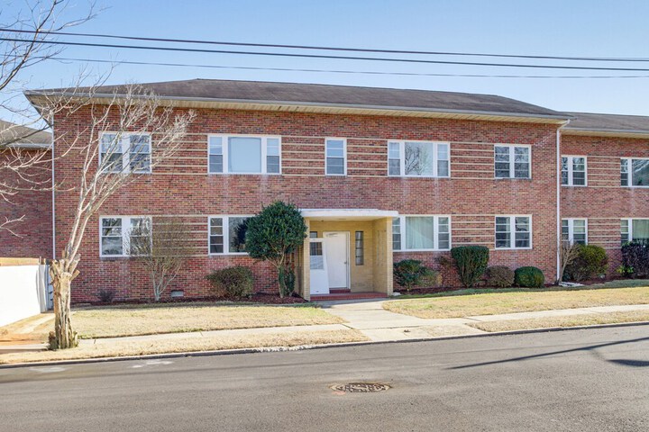 Cambridge Apt in Walkable Neighborhood