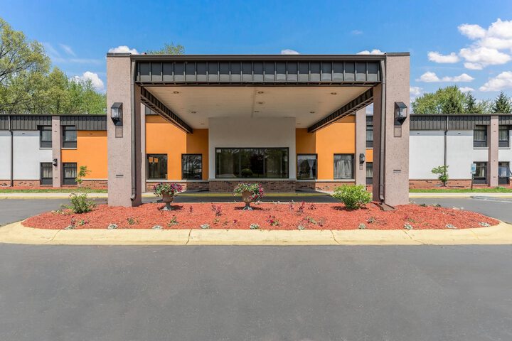 Quality Inn & Suites Portage Central