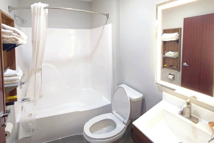 Room 13 of 28