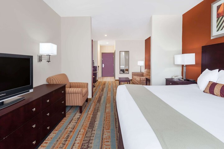 Room 10 of 16