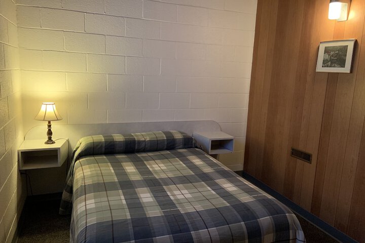 Room 8 of 34