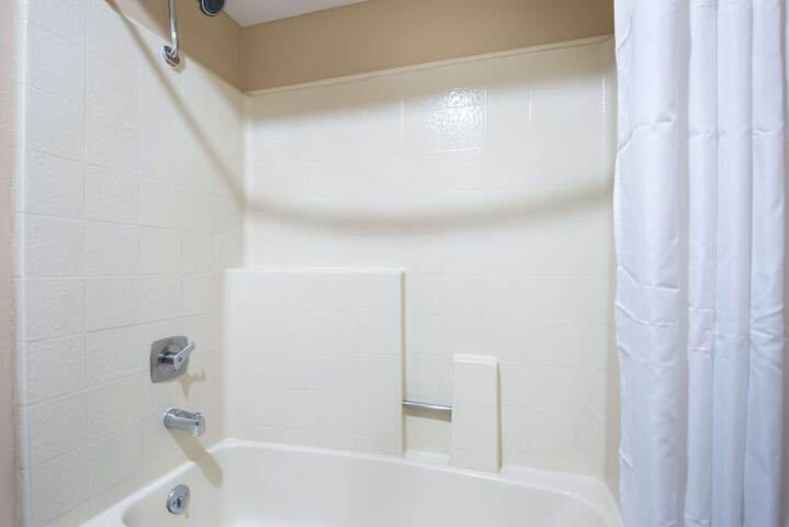 Room 32 of 81