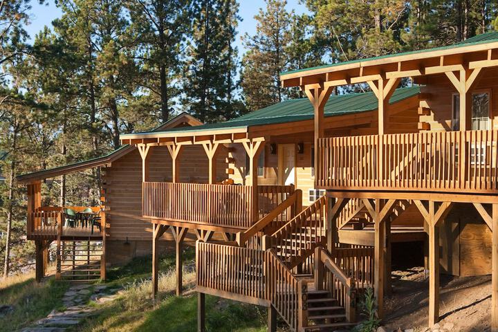 Rock Crest Lodge & Cabins