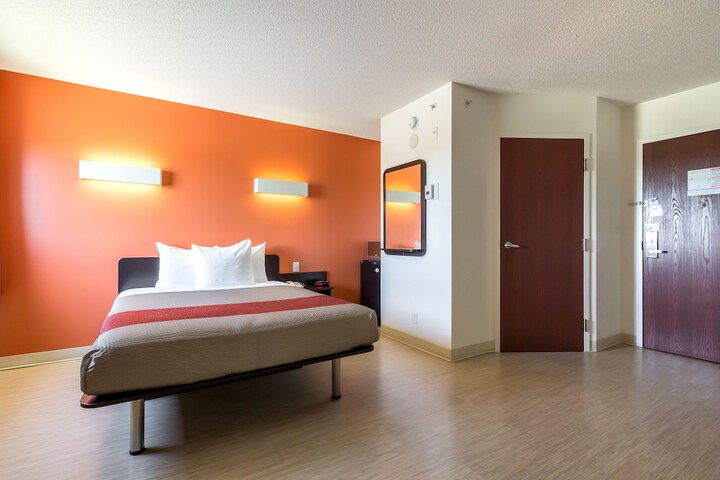 Room 33 of 75